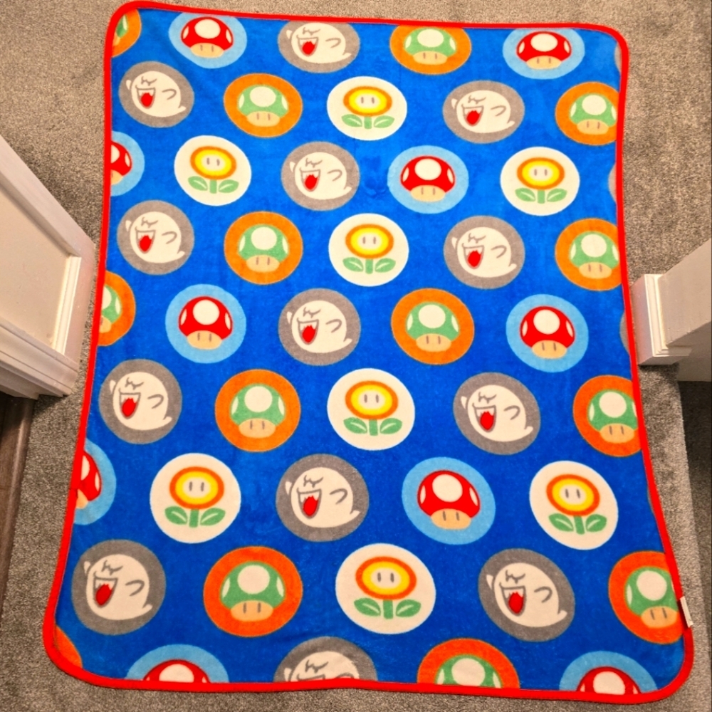 Nintendo Super Mario Brothers Mushroom Video Game Fleece Throw 37 X 48